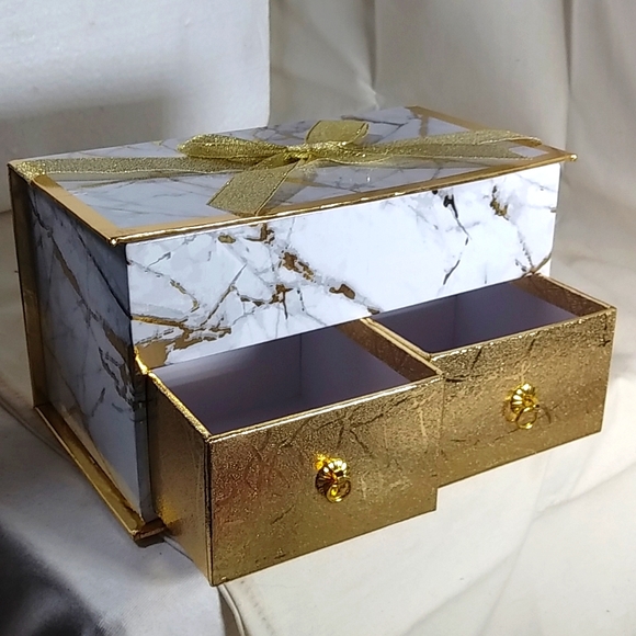 Beautiful handy jewelry box with drawers. NWOT - Picture 3 of 5